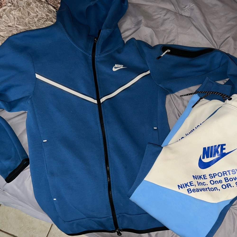 Nike Tech Suit - Men’s  XS both pieces